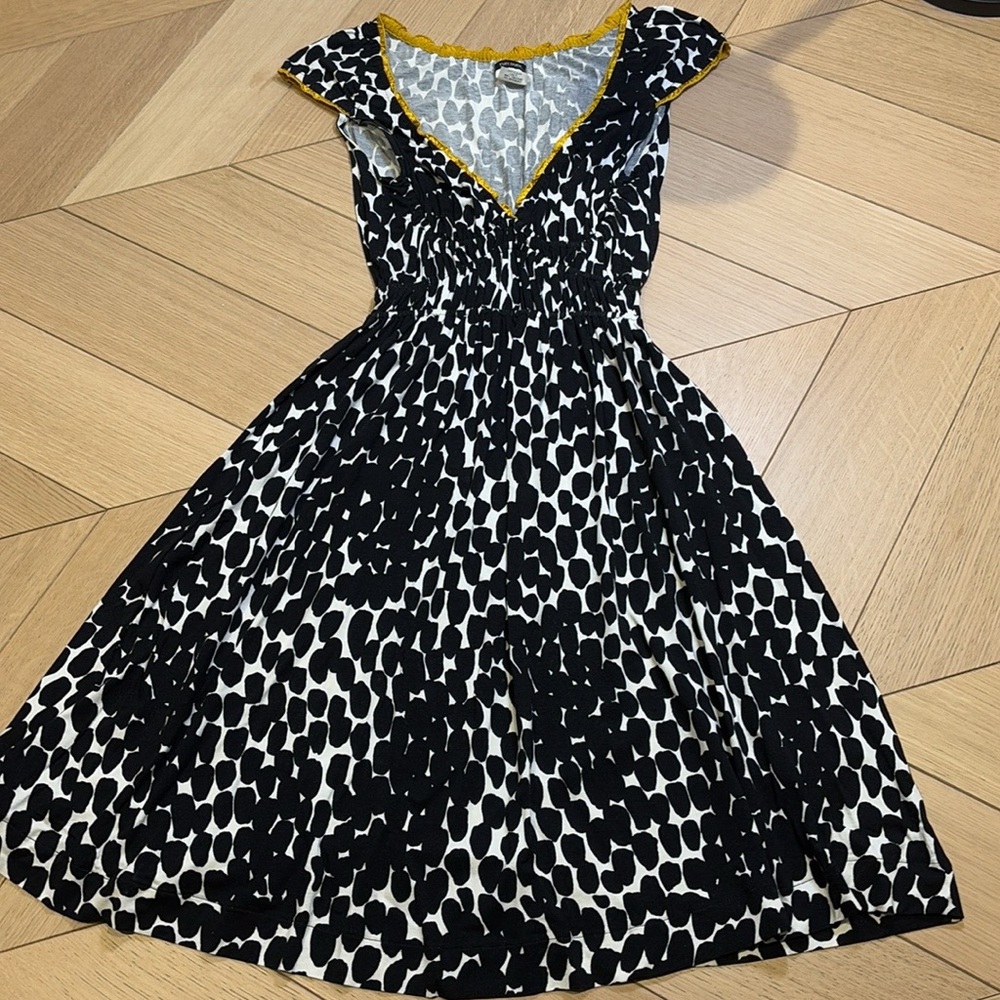 Gorgeous Tufi Duek black and white fit-and-flare dress, size XS.